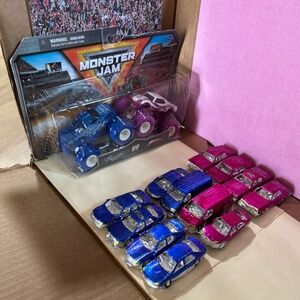 HOT WHEELS MONSTER JAM BLUE THUNDER VS FULL CHARGE 1:64 NEW WITH CRUSHABLE CARS